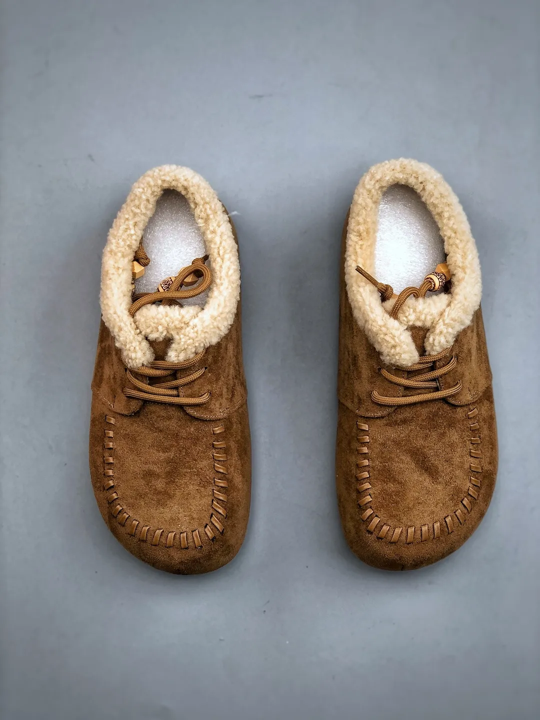 💰520 supports the store G UGG2025ss official website latest hanni thick sole, I love it so much, and it is very light and easy to wear. When paired with socks, it has a super sweet girly feel. Dopamine color, full of vitality, really super girl ~ fall in love at a glance, original material of the upper, original outsole, soft and comfortable on the feet, versatile, can make the legs look longer in seconds, a must-have item for summer Size: 35-40